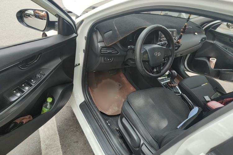 Used Hyundai Celesta 2018 1.6L Automatic GL Enjoyment Version China V Standard Interior 3