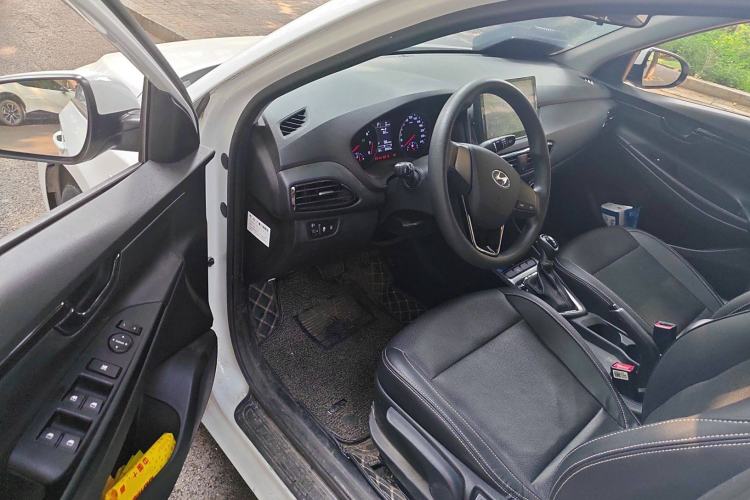 Used Hyundai Celesta 2018 1.6L Automatic GL Enjoyment Edition China VI compliant Interior 3