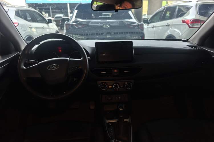 Used Hyundai Celesta 2018 1.6L Automatic GL Enjoyment Version China V Standard Interior 3