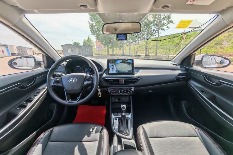 Used Hyundai Celesta 2018 1.6L Automatic GL Enjoyment Edition China VI compliant Interior 3