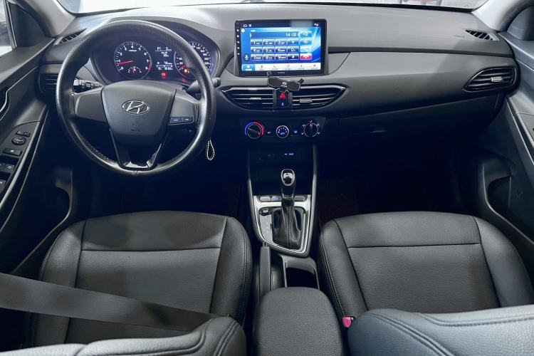 Used Hyundai Celesta 2018 1.6L Automatic GL Enjoyment Edition China VI compliant Interior 3