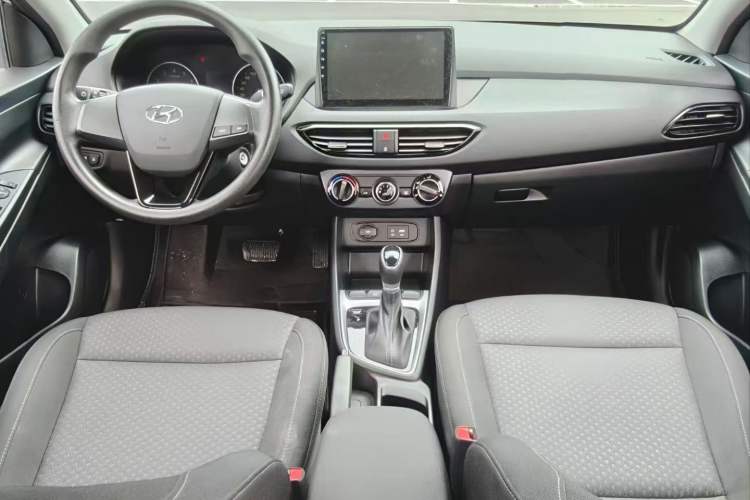 Used Hyundai Celesta 2018 1.6L Automatic GL Enjoyment Edition China VI compliant Interior 3