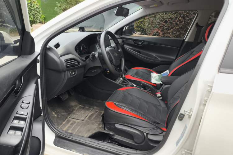 Used Hyundai Celesta 2018 1.6L Automatic GL Enjoyment Edition China VI compliant Interior 3