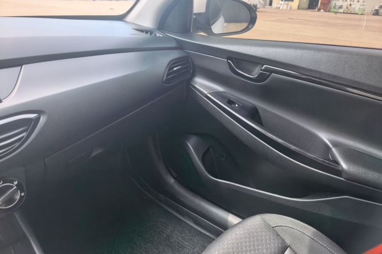 Used Hyundai Celesta 2018 1.6L Automatic GL Enjoyment Edition China VI compliant Interior 3