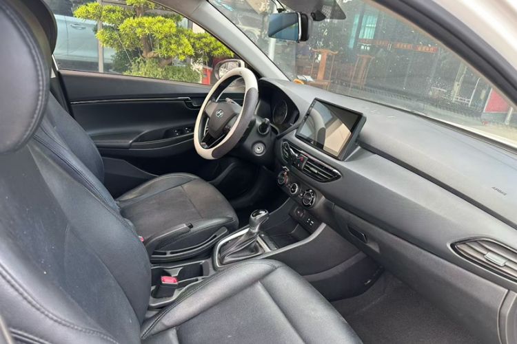 Used Hyundai Celesta 2018 1.6L Automatic GL Enjoyment Edition China VI compliant Interior 3
