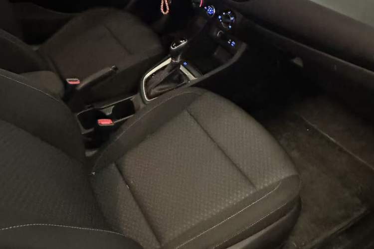 Used Hyundai Celesta 2018 1.6L Automatic GL Enjoyment Version China V Standard Interior 4