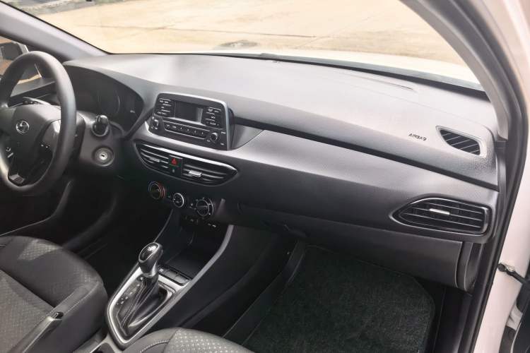 Used Hyundai Celesta 2018 1.6L Automatic GL Enjoyment Edition China VI compliant Interior 4