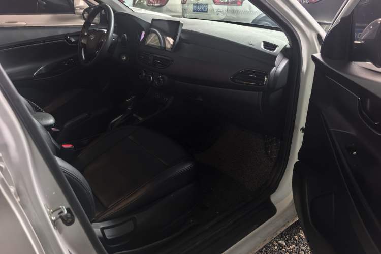 Used Hyundai Celesta 2018 1.6L Automatic GL Enjoyment Version China V Standard Interior 8
