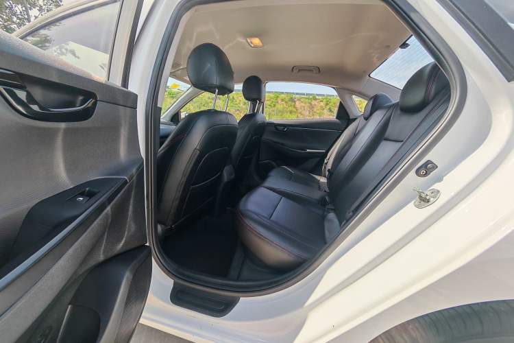 Used Hyundai Celesta 2018 1.6L Automatic GL Enjoyment Edition China VI compliant Interior 9