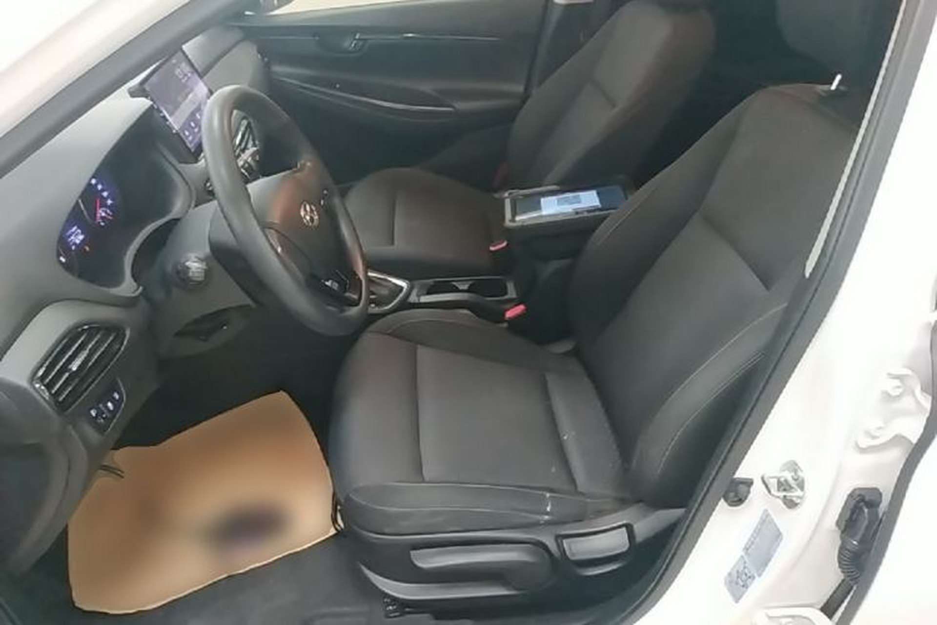 Used Hyundai Celesta 2018 1.6L Automatic GL Enjoyment Edition China VI compliant Left Front Seat