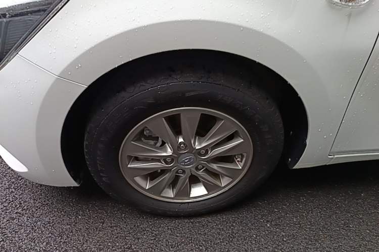 Used Hyundai Celesta 2018 1.6L Automatic GL Enjoyment Edition China VI compliant Left Front Wheel Hub