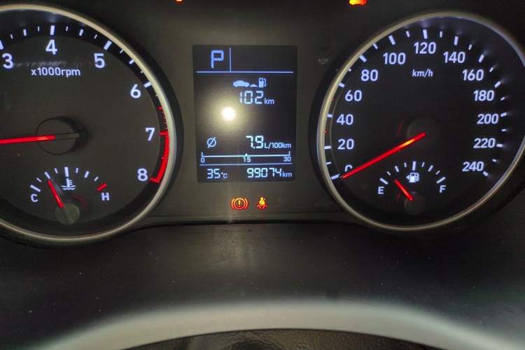 Used Hyundai Celesta 2018 1.6L Automatic GL Enjoyment Edition China VI compliant Odometer Close Up