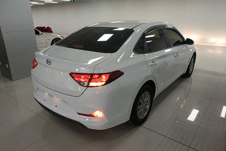 Used Hyundai Celesta 2018 1.6L Automatic GL Enjoyment Edition China VI compliant Rear Right 45 Deg