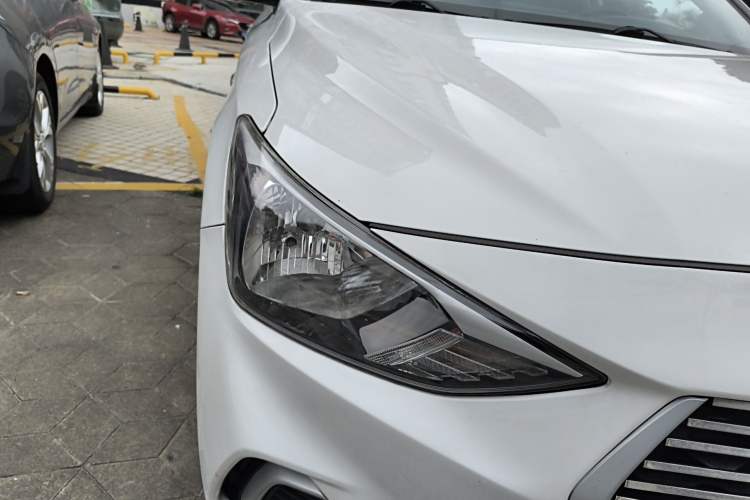 Used Hyundai Celesta 2018 1.6L Automatic GL Enjoyment Edition China VI compliant Right Front Headlight