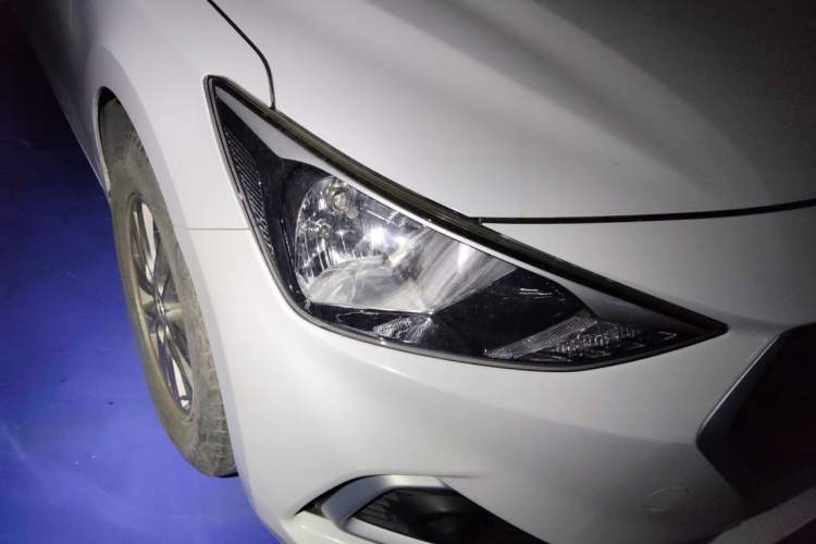 Used Hyundai Celesta 2018 1.6L Automatic GL Enjoyment Edition China VI compliant Right Front Headlight