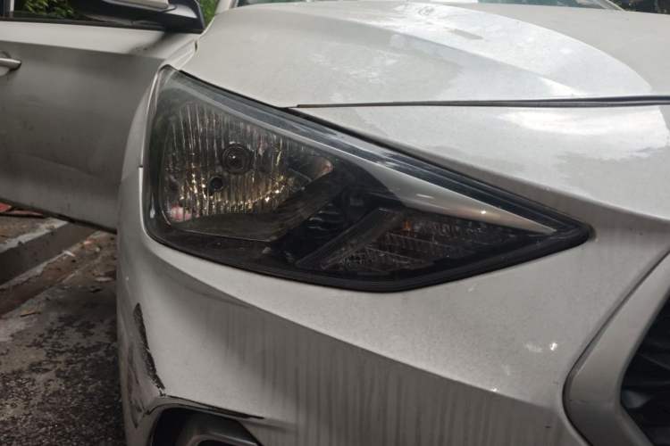 Used Hyundai Celesta 2018 1.6L Automatic GL Enjoyment Edition China VI compliant Right Front Headlight