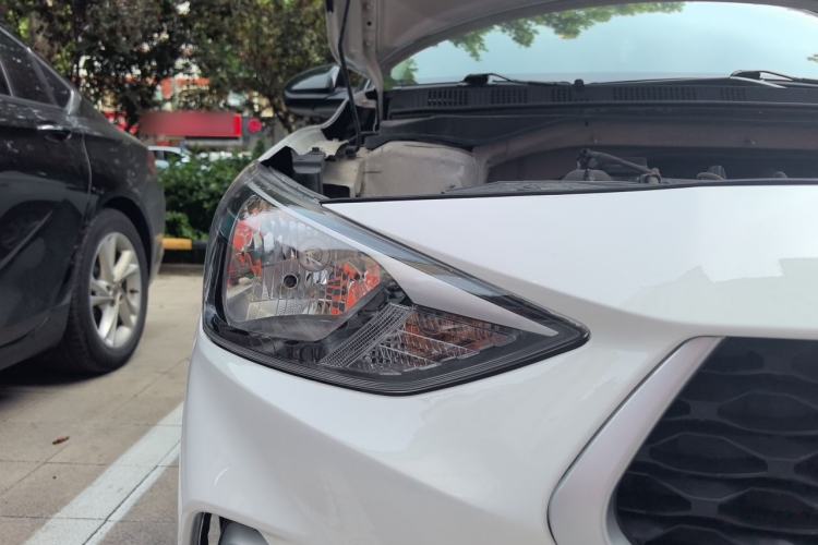 Used Hyundai Celesta 2018 1.6L Automatic GL Enjoyment Edition China VI compliant Right Front Headlight