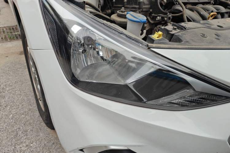 Used Hyundai Celesta 2018 1.6L Automatic GL Enjoyment Edition China VI compliant Right Front Headlight