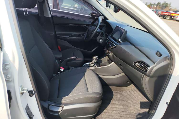 Used Hyundai Celesta 2018 1.6L Automatic GL Enjoyment Version China V Standard Right Front Seat