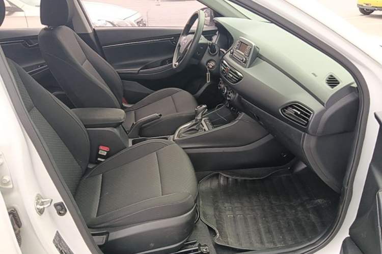 Used Hyundai Celesta 2018 1.6L Automatic GL Enjoyment Edition China VI compliant Right Front Seat