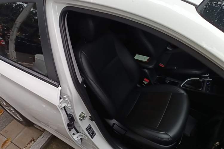 Used Hyundai Celesta 2018 1.6L Automatic GL Enjoyment Edition China VI compliant Right Front Seat