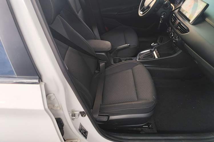 Used Hyundai Celesta 2018 1.6L Automatic GL Enjoyment Edition China VI compliant Right Front Seat