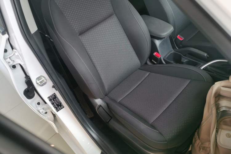 Used Hyundai Celesta 2018 1.6L Automatic GL Enjoyment Edition China VI compliant Right Front Seat
