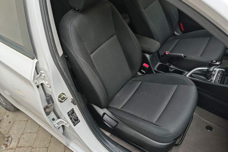 Used Hyundai Celesta 2018 1.6L Automatic GL Enjoyment Version China V Standard Right Front Seat
