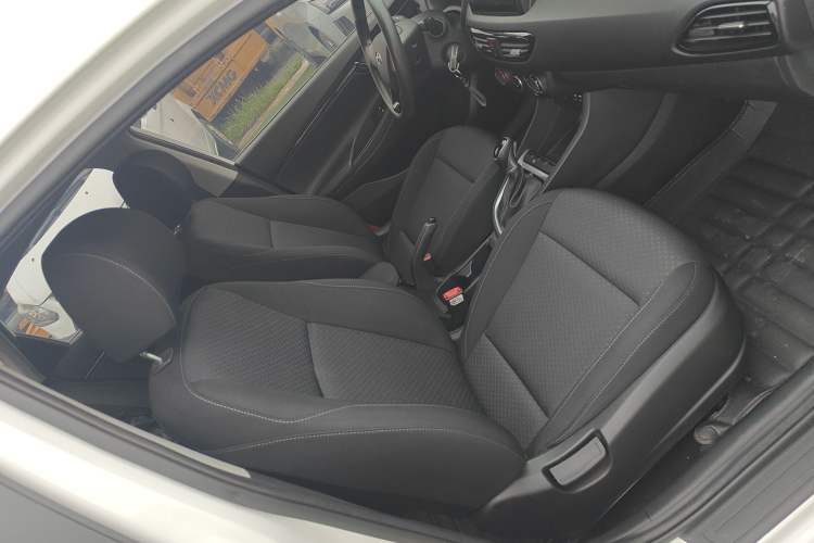 Used Hyundai Celesta 2018 1.6L Automatic GL Enjoyment Edition China VI compliant Right Front Seat