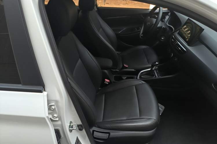 Used Hyundai Celesta 2018 1.6L Automatic GL Enjoyment Edition China VI compliant Right Front Seat