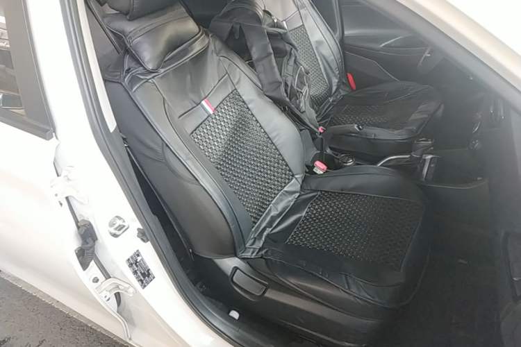Used Hyundai Celesta 2018 1.6L Automatic GL Enjoyment Edition China VI compliant Right Front Seat