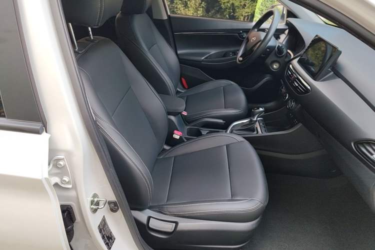 Used Hyundai Celesta 2018 1.6L Automatic GL Enjoyment Edition China VI compliant Right Front Seat
