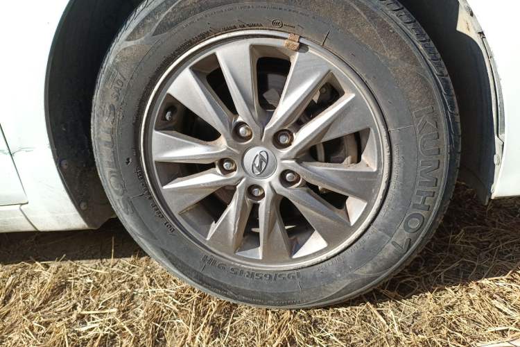 Used Hyundai Celesta 2018 1.6L Manual GL Enjoyment Edition China VI compliant Right Front Wheel Hub