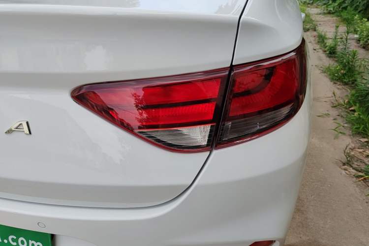 Used Hyundai Celesta 2018 1.6L Automatic GL Enjoyment Edition China VI compliant Right Rear Taillight