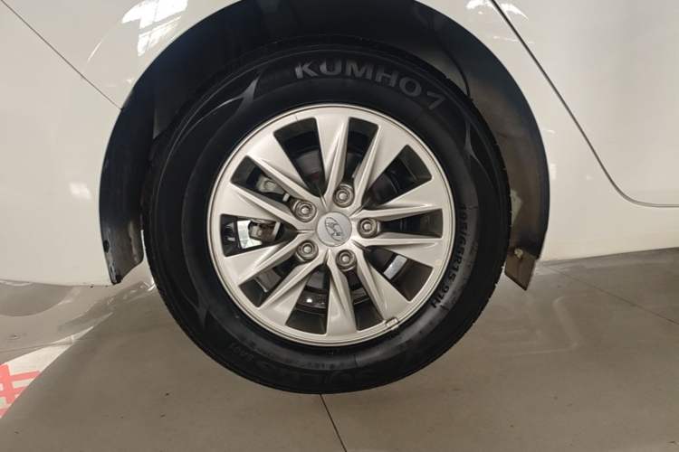 Used Hyundai Celesta 2018 1.6L Automatic GL Enjoyment Edition China VI compliant Right Rear Wheel Hub
