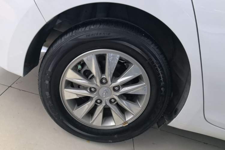 Used Hyundai Celesta 2018 1.6L Automatic GL Enjoyment Edition China VI compliant Right Rear Wheel Hub