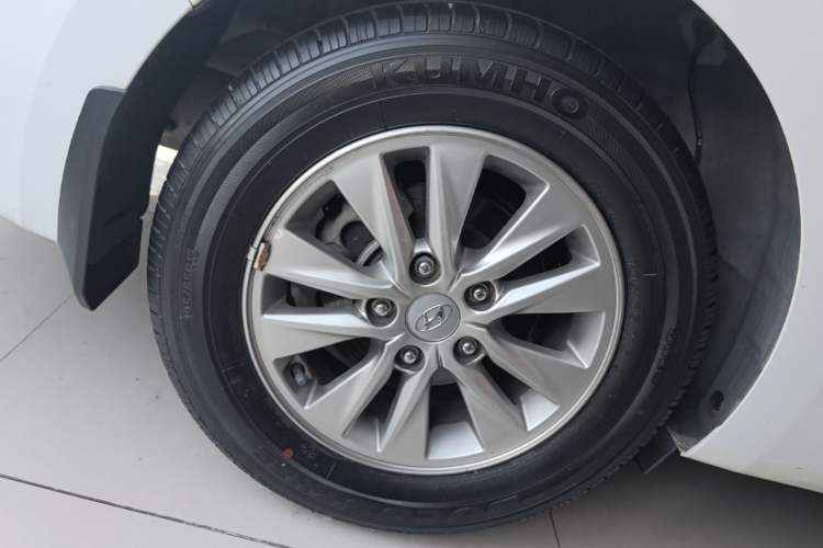 Used Hyundai Celesta 2018 1.6L Automatic GL Enjoyment Edition China VI compliant Right Rear Wheel Hub