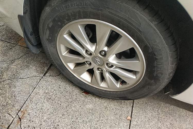 Used Hyundai Celesta 2018 1.6L Automatic GL Enjoyment Edition China VI compliant Right Rear Wheel Hub