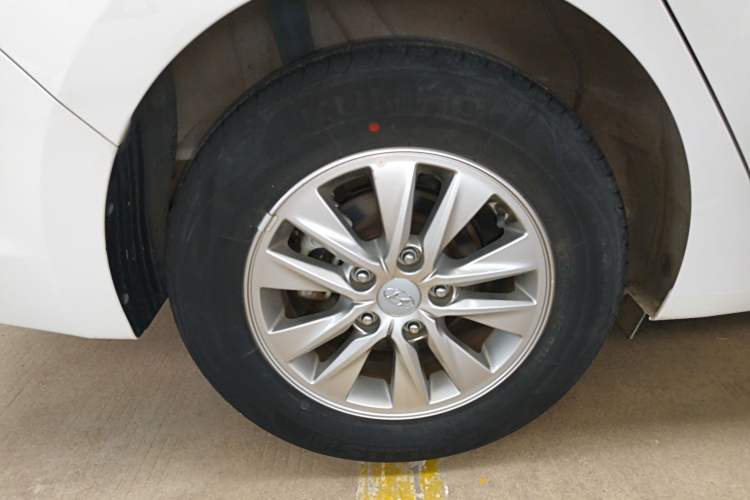 Used Hyundai Celesta 2018 1.6L Automatic GL Enjoyment Edition China VI compliant Right Rear Wheel Hub
