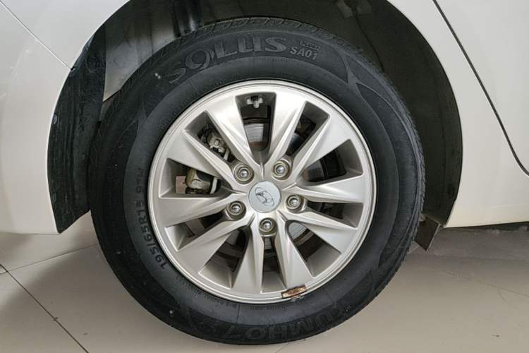 Used Hyundai Celesta 2018 1.6L Automatic GL Enjoyment Edition China VI compliant Right Rear Wheel Hub