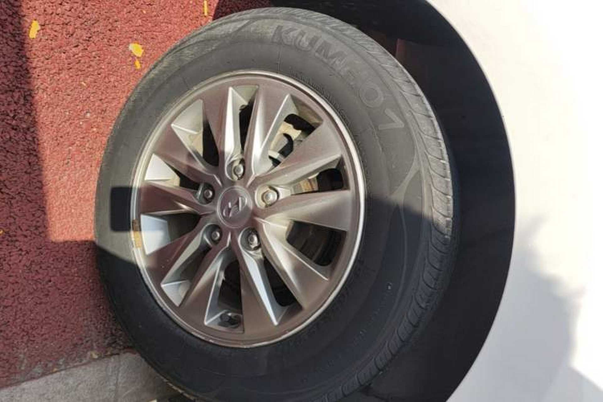 Used Hyundai Celesta 2018 1.6L Automatic GL Enjoyment Edition China VI compliant Right Rear Wheel Hub