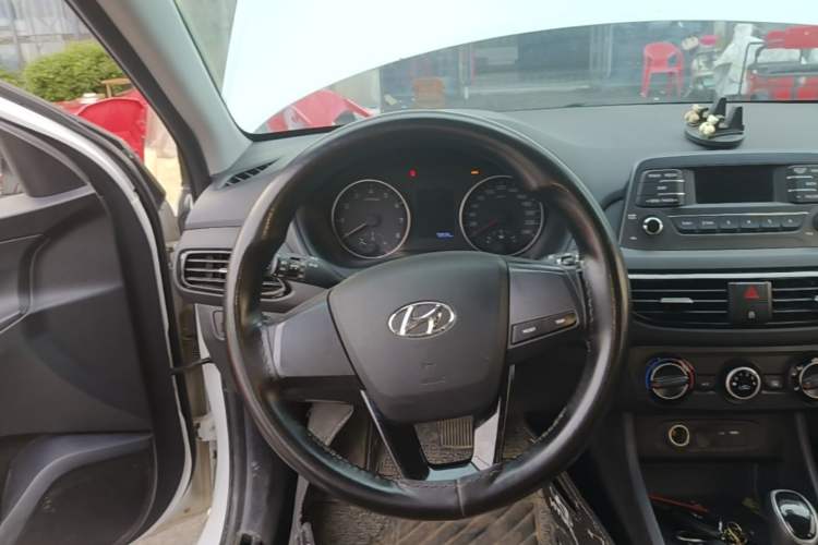 Used Hyundai Celesta 2018 1.6L Automatic GL Enjoyment Edition China VI compliant Steering Wheel