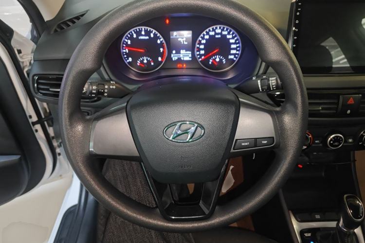 Used Hyundai Celesta 2018 1.6L Automatic GL Enjoyment Edition China VI compliant Steering Wheel