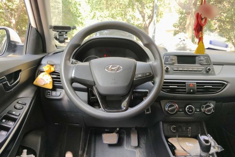 Used Hyundai Celesta 2018 1.6L Automatic GL Enjoyment Edition China VI compliant Steering Wheel