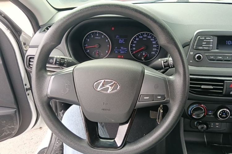 Used Hyundai Celesta 2018 1.6L Automatic GL Enjoyment Edition China VI compliant Steering Wheel