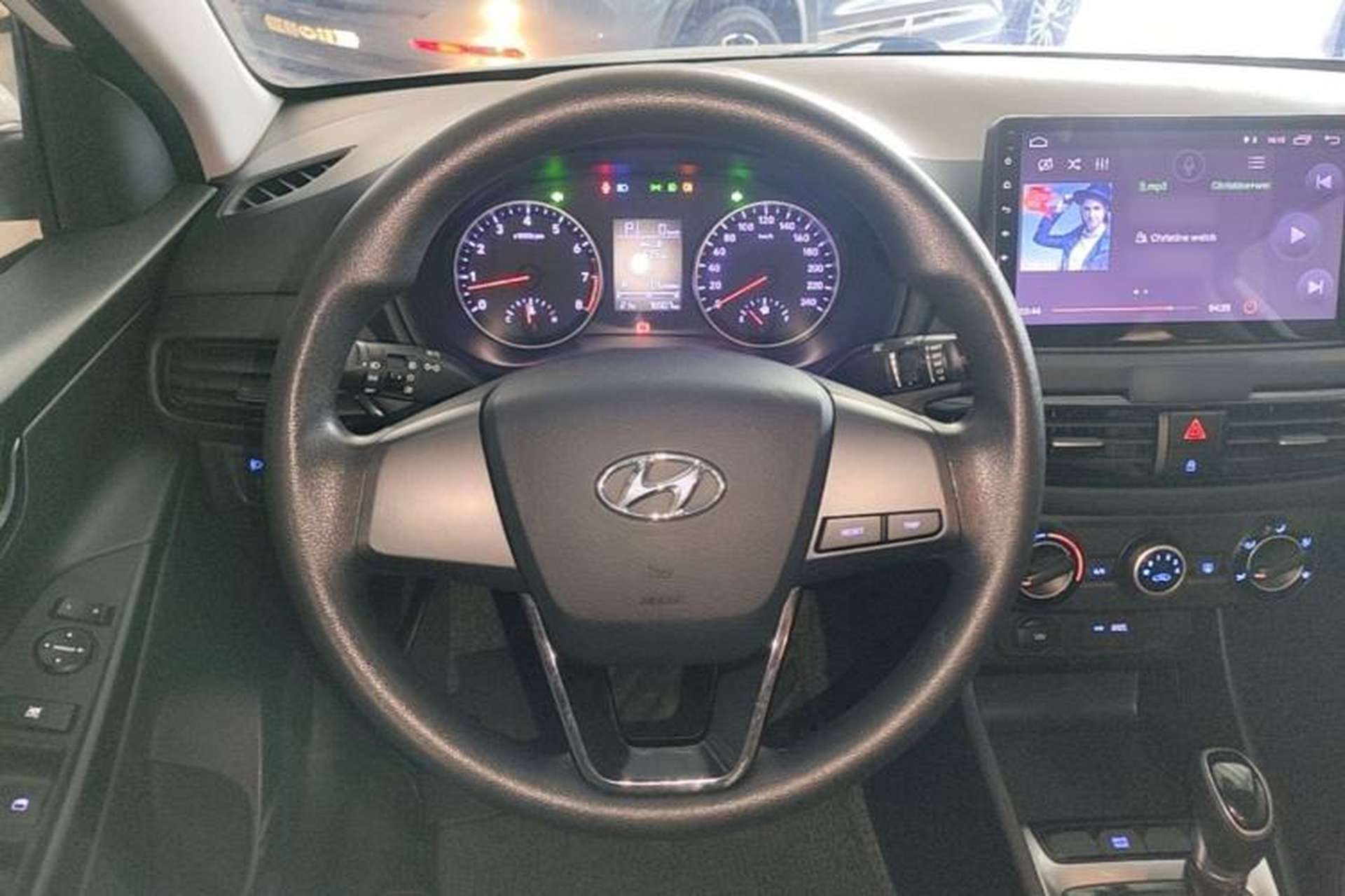 Used Hyundai Celesta 2018 1.6L Automatic GL Enjoyment Edition China VI compliant Steering Wheel