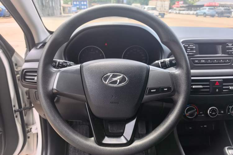 Used Hyundai Celesta 2018 1.6L Automatic GL Enjoyment Edition China VI compliant Steering Wheel