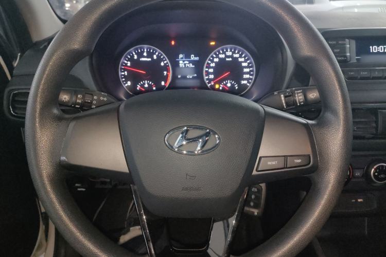 Used Hyundai Celesta 2018 1.6L Automatic GL Enjoyment Edition China VI compliant Steering Wheel