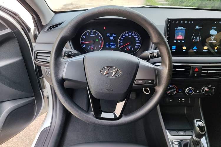 Used Hyundai Celesta 2018 1.6L Automatic GL Enjoyment Edition China VI compliant Steering Wheel