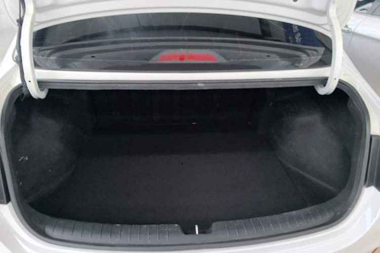 Used Hyundai Celesta 2018 1.6L Automatic GL Enjoyment Edition China VI compliant Trunk